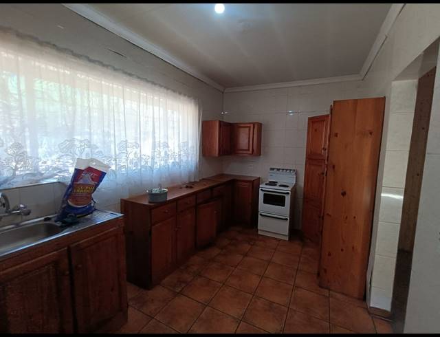 1 BEDROOM FLAT TO LET IN FLORA GARDENS